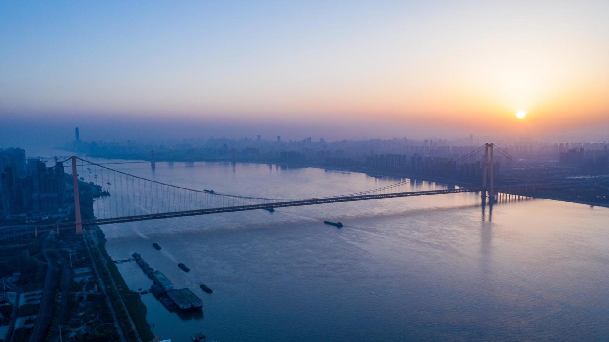 Intercontinental Wuhan By Ihg - Yangtze River View Exterior photo